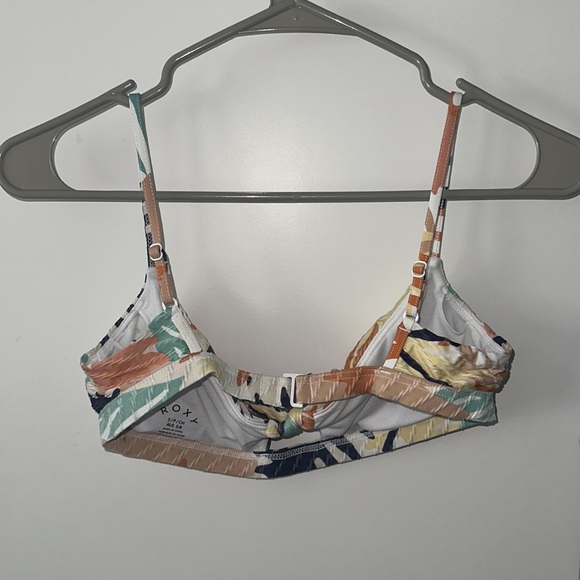 Roxy keyhole swim top size small - Picture 2 of 5